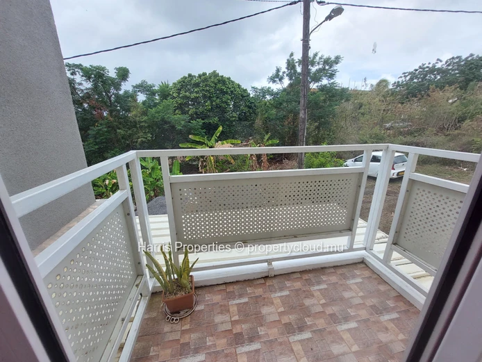 First floor furnished apartment for rent in Vale 