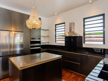 5 Bedroom Villa