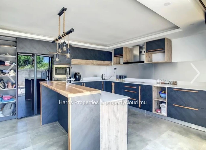 Maison spacieuse à vendre - Grand Gaube