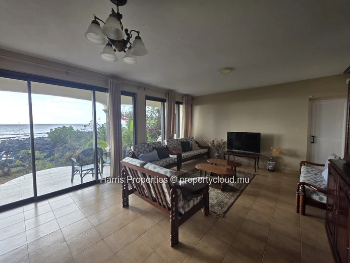 Beautiful rustic-style ground floor apartment for rent in Pointe aux Piments