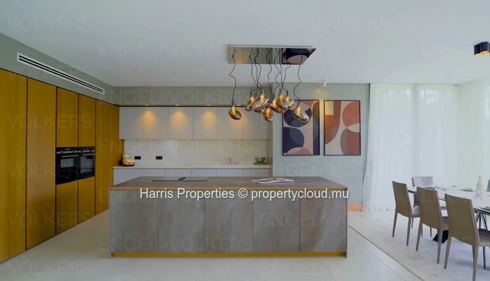 Stunning Luxury Villa for Sale – Golf Course Community, East