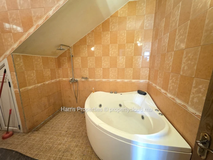 Magnifique appartement au rez-de-chaussée à louer à Mon Choisy