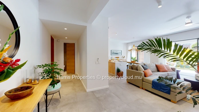 Luxurious apartment for sale on the ground floor with swimming pool and private garden