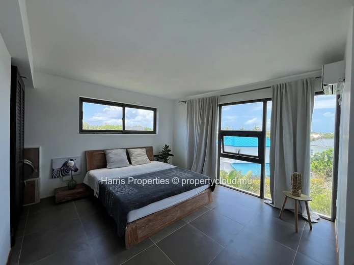 FOR SALE – 2 Penthouse-Style Duplexes with Rooftop Access – Bain Boeuf