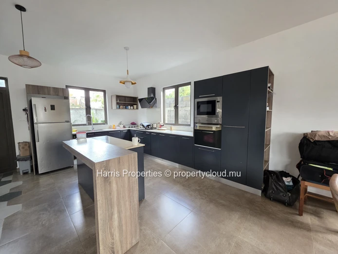Grande et magnifique maison de 6 chambres avec deux studios à vendre