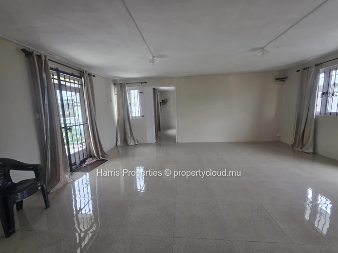 Grande maison individuelle à vendre dans un quartier sécurisé – Plaine des Papayes