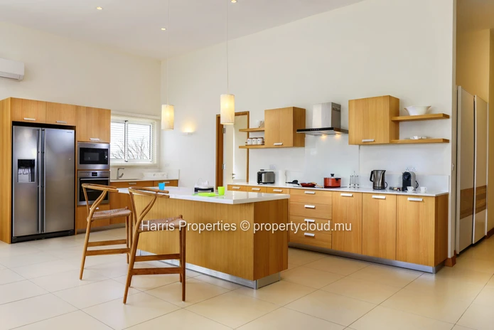 Stunning modern 1st floor apartment for rent in a beachfront residence, Cap Malheureux
