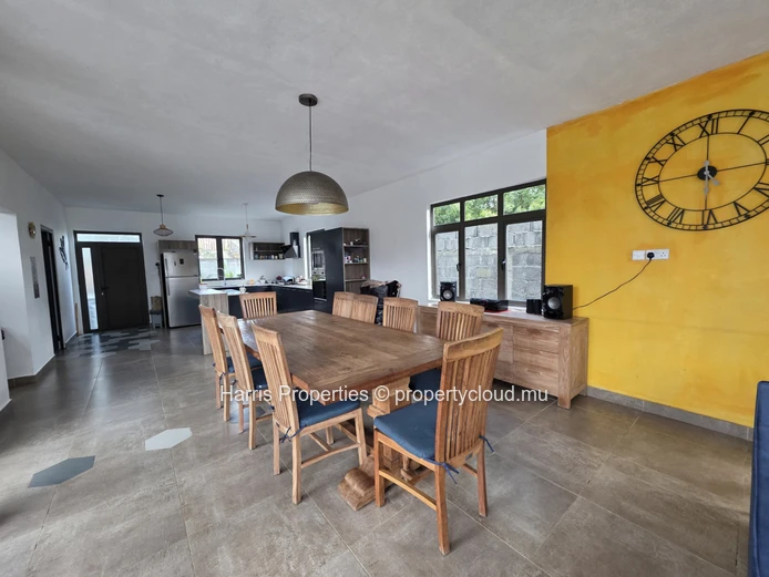 Grande et magnifique maison de 6 chambres avec deux studios à vendre