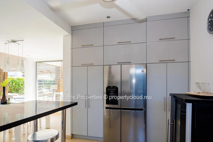 For sale 235 m2 RES villa to enjoy a perfect blend of modern luxury and comfort