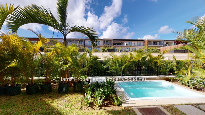 Luxurious apartment for sale on the ground floor with swimming pool and private garden