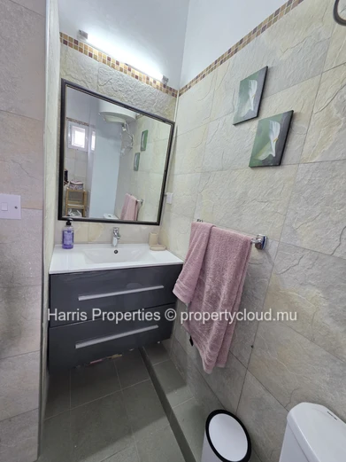 Modern first floor apartment for rent in Pereybere