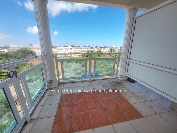 Beautiful 2nd floor apartment for rent in Pereybere