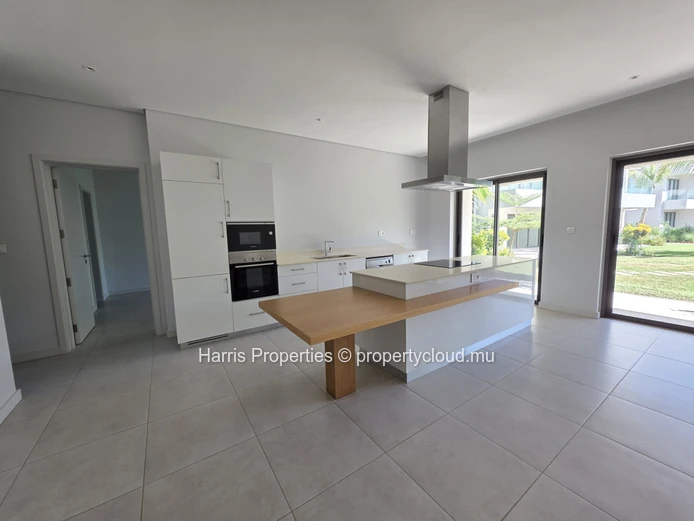 High standard G+2 apartment project with sea view located in Pointe aux Canonniers