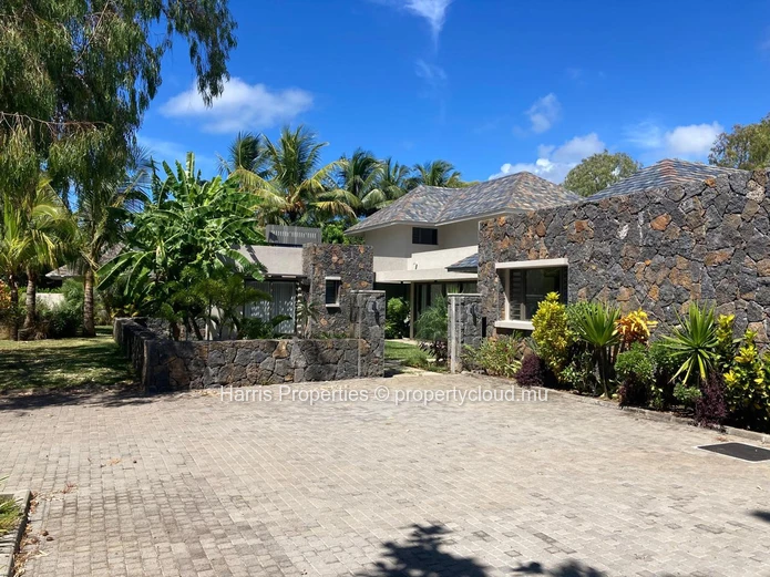 Villa For Sale – Beau Champ, In The Heart Of The Golf Course