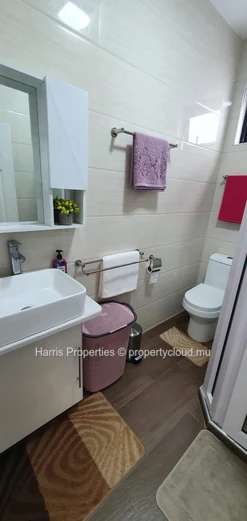 Modern & bright apartment on second floor for rent in Pereybere 