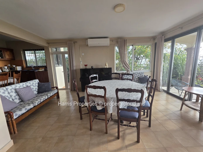 Beautiful rustic-style ground floor apartment for rent in Pointe aux Piments