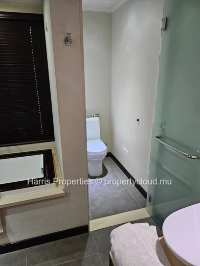 High-end RES penthouse for sale in a secure residential complex in Grand Baie 