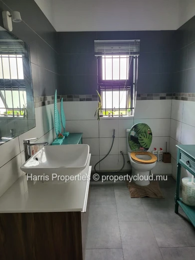 Appartement en rez-de-chaussée en bord de mer – Flic en Flac (Mandat exclusif)