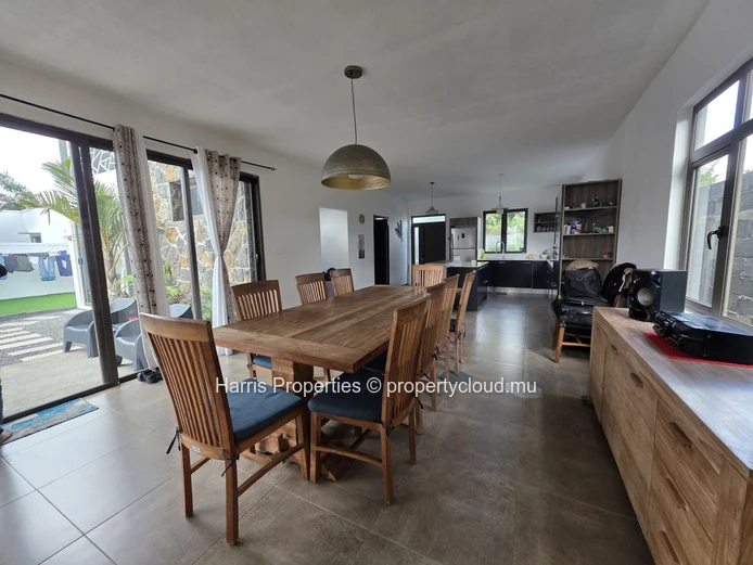 Grande et magnifique maison de 6 chambres avec deux studios à vendre