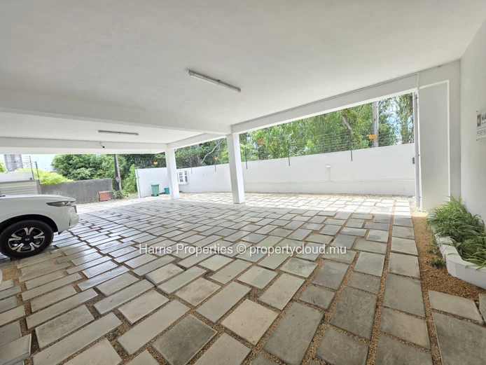 Appartement luxueux et superbement aménagé à vendre à Pereybere