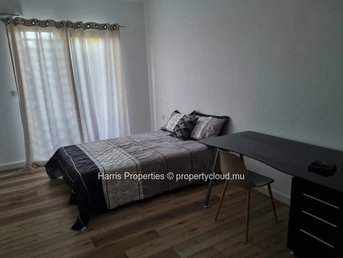 Beautiful and modern second floor apartment, with lift, for rent in a secure residence in Baie du Tombeau
