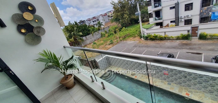 Modern & bright apartment on second floor for rent in Pereybere 
