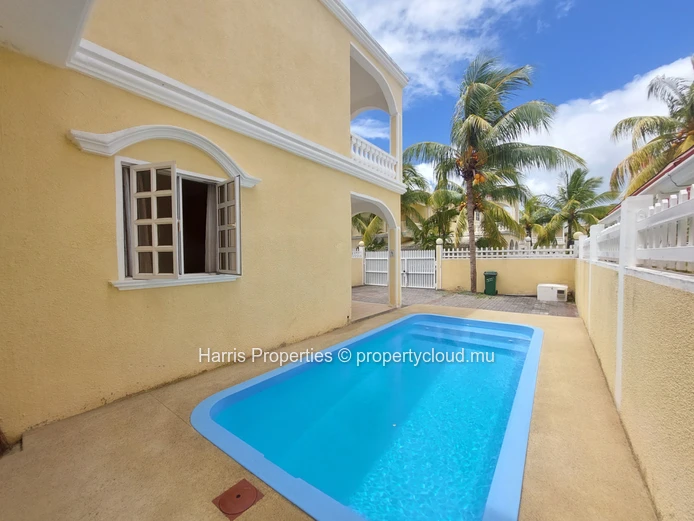 Charming Individual House for Rent in a Secure Residential Complex in Pereybere