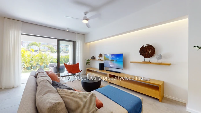 Luxurious apartment for sale on the ground floor with swimming pool and private garden