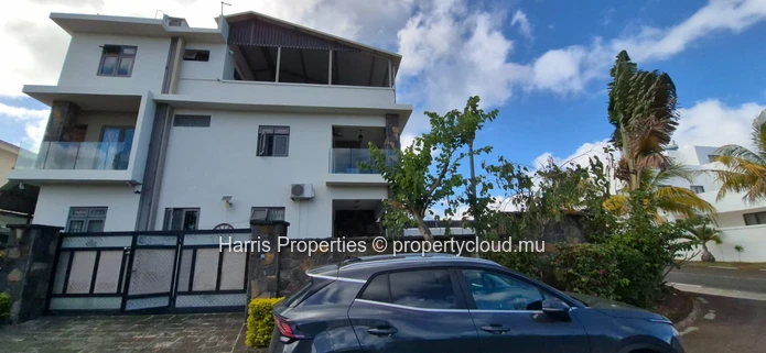 Beautiful individual villa for rent in Mon Choisy 