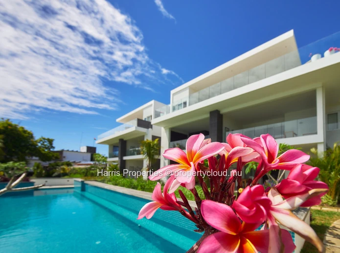 Stunning modern 1st floor apartment for rent in a beachfront residence, Cap Malheureux
