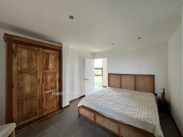 FOR SALE – 2 Penthouse-Style Duplexes with Rooftop Access – Bain Boeuf