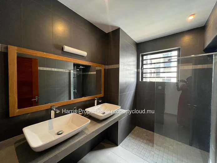 Charming second-floor apartment for sale in Pereybere