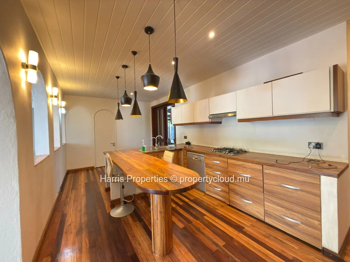 Beautiful single-story villa for rent in Bain Boeuf