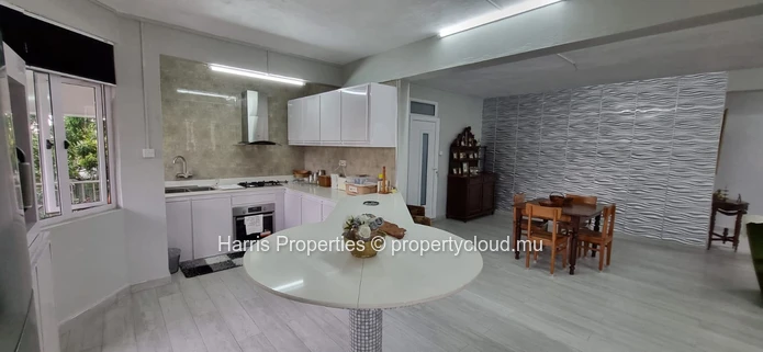 Beautiful First-Floor Apartment for Rent – Trou aux Biches