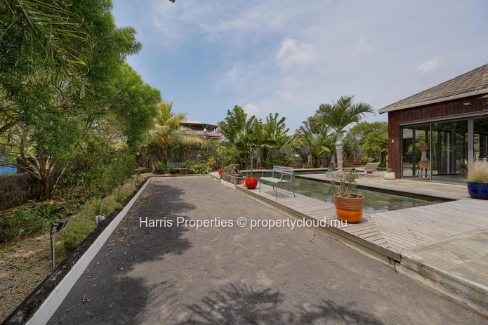 Magnifique villa RES de style balinais à vendre dans un complexe résidentiel sécurisé à Grand Baie