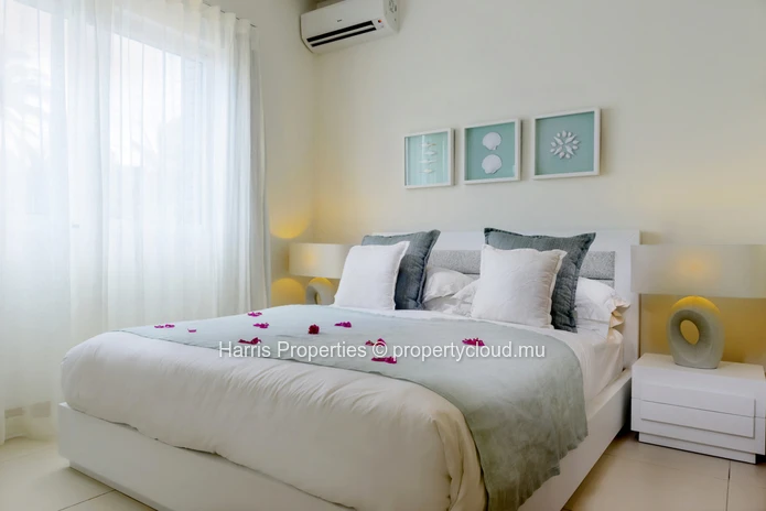 Stunning modern 1st floor apartment for rent in a beachfront residence, Cap Malheureux