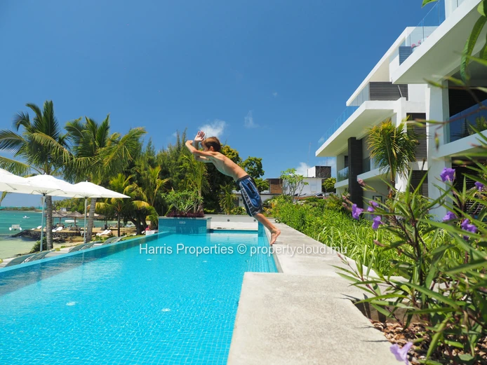 Stunning modern 1st floor apartment for rent in a beachfront residence, Cap Malheureux