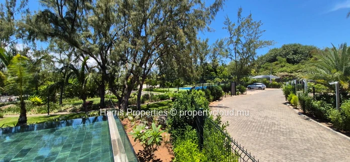 Splendid beachfront apartment for rent in Grand Gaube 