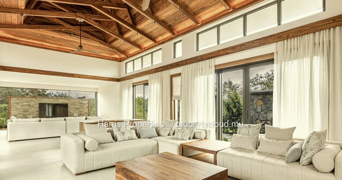 Sumptuous Balinese style villa for sale in Balaclava  