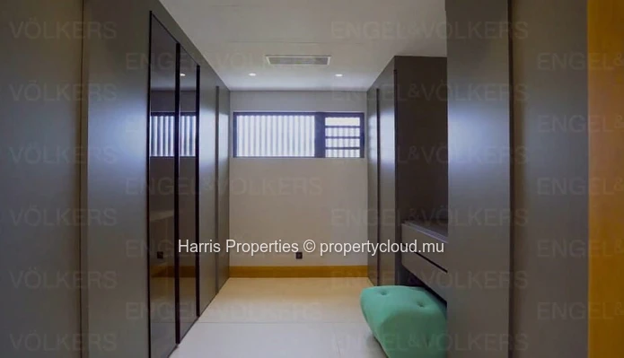 Stunning Luxury Villa for Sale – Golf Course Community, East