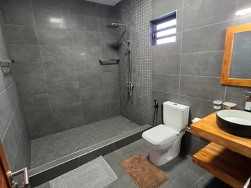 6 Bedroom Villa