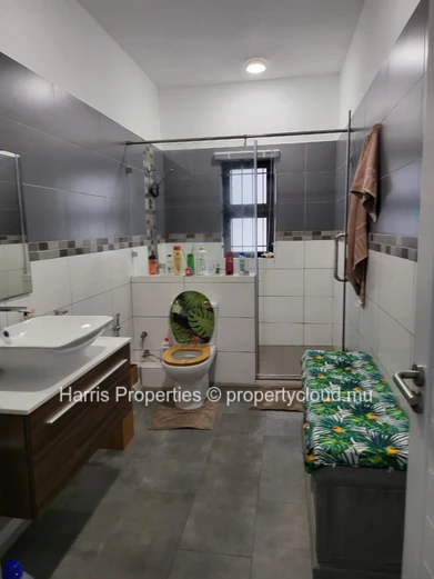 Appartement en rez-de-chaussée en bord de mer – Flic en Flac (Mandat exclusif)