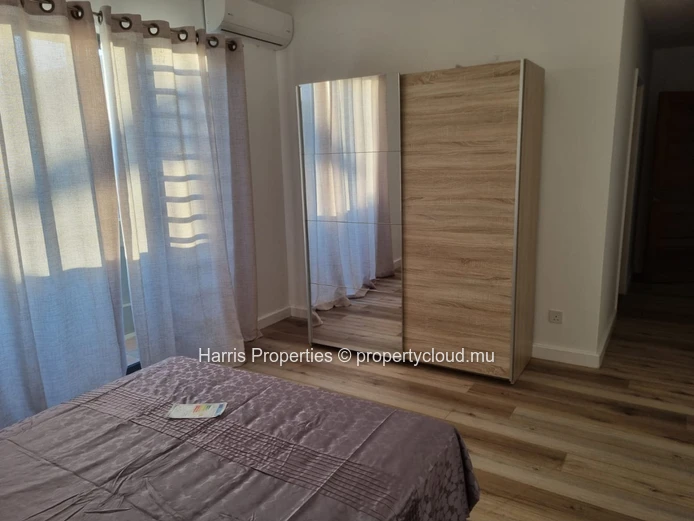 Beautiful and modern second floor apartment, with lift, for rent in a secure residence in Baie du Tombeau