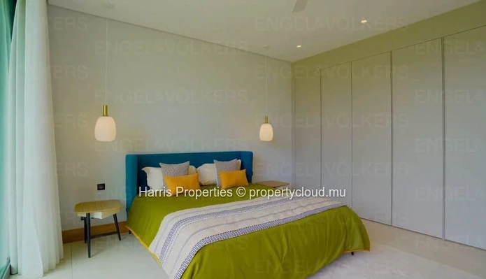 Stunning Luxury Villa for Sale – Golf Course Community, East
