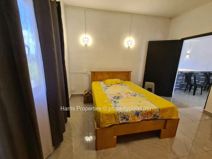 A vendre - Maison élégante et spacieuse de 5 000 pieds carrés - Rs.