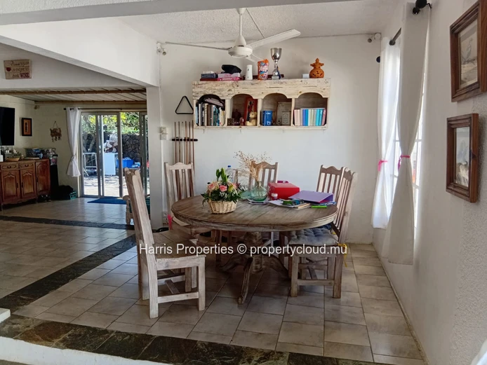 BELLE MAISON MEUBLÉE AVEC PISCINE À VENDRE À Roches Noires Village