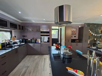 6 Bedroom Villa