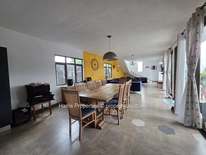 Grande et magnifique maison de 6 chambres avec deux studios à vendre