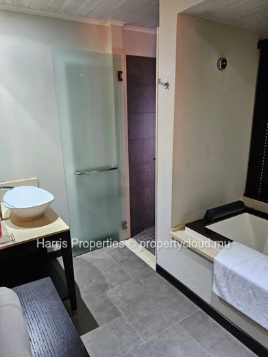 High-end RES penthouse for sale in a secure residential complex in Grand Baie 