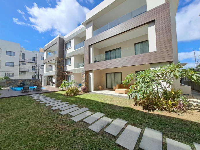 Stunning first-floor apartment for rent in a high-end residence in Pereybere